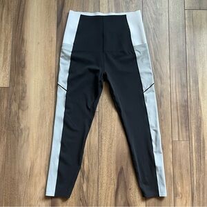 Sweaty Betty High Rise Black and White Power Leggings Size Large